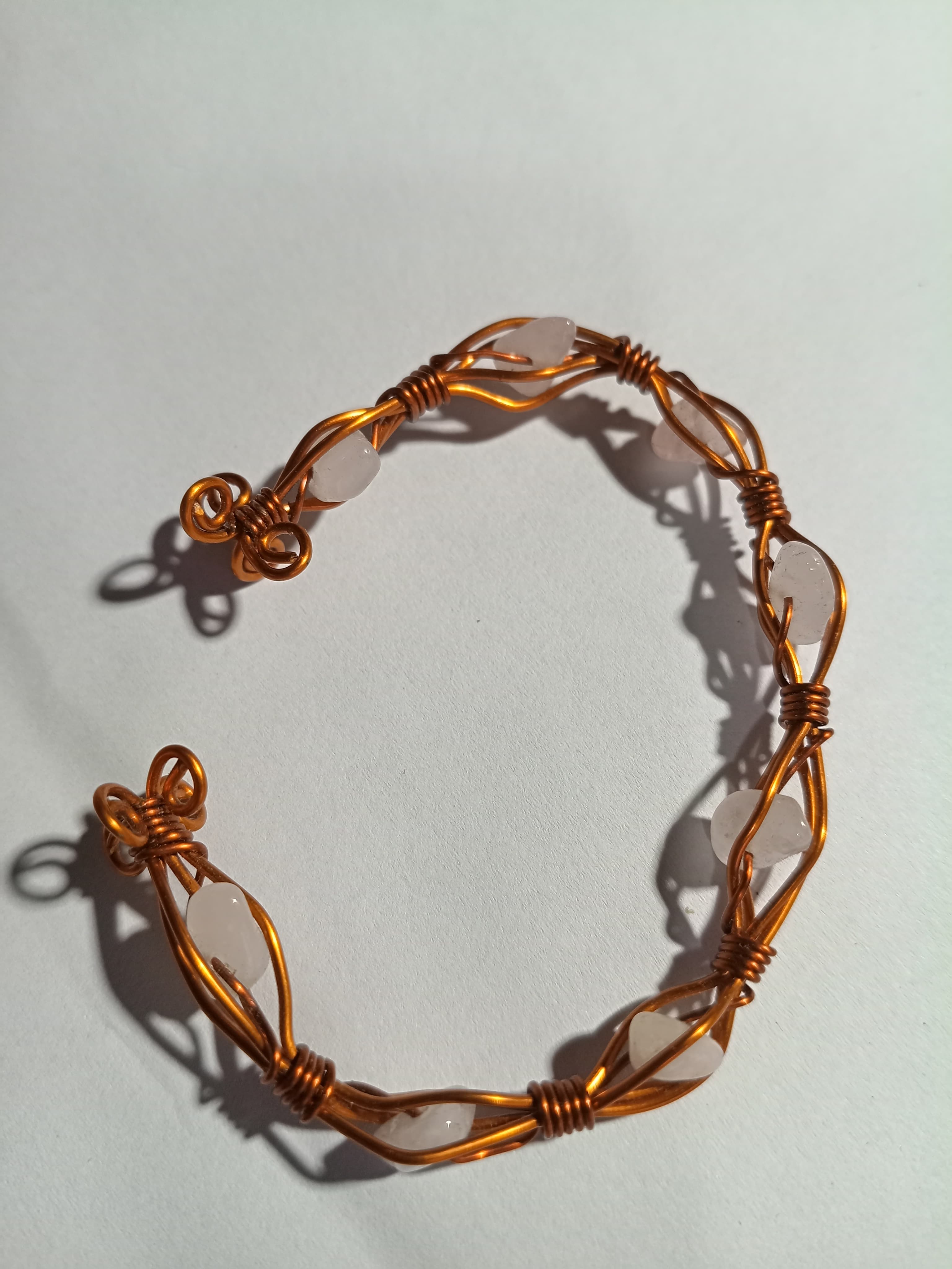 Pulsera cobre esmaltado y cuarzo rosa