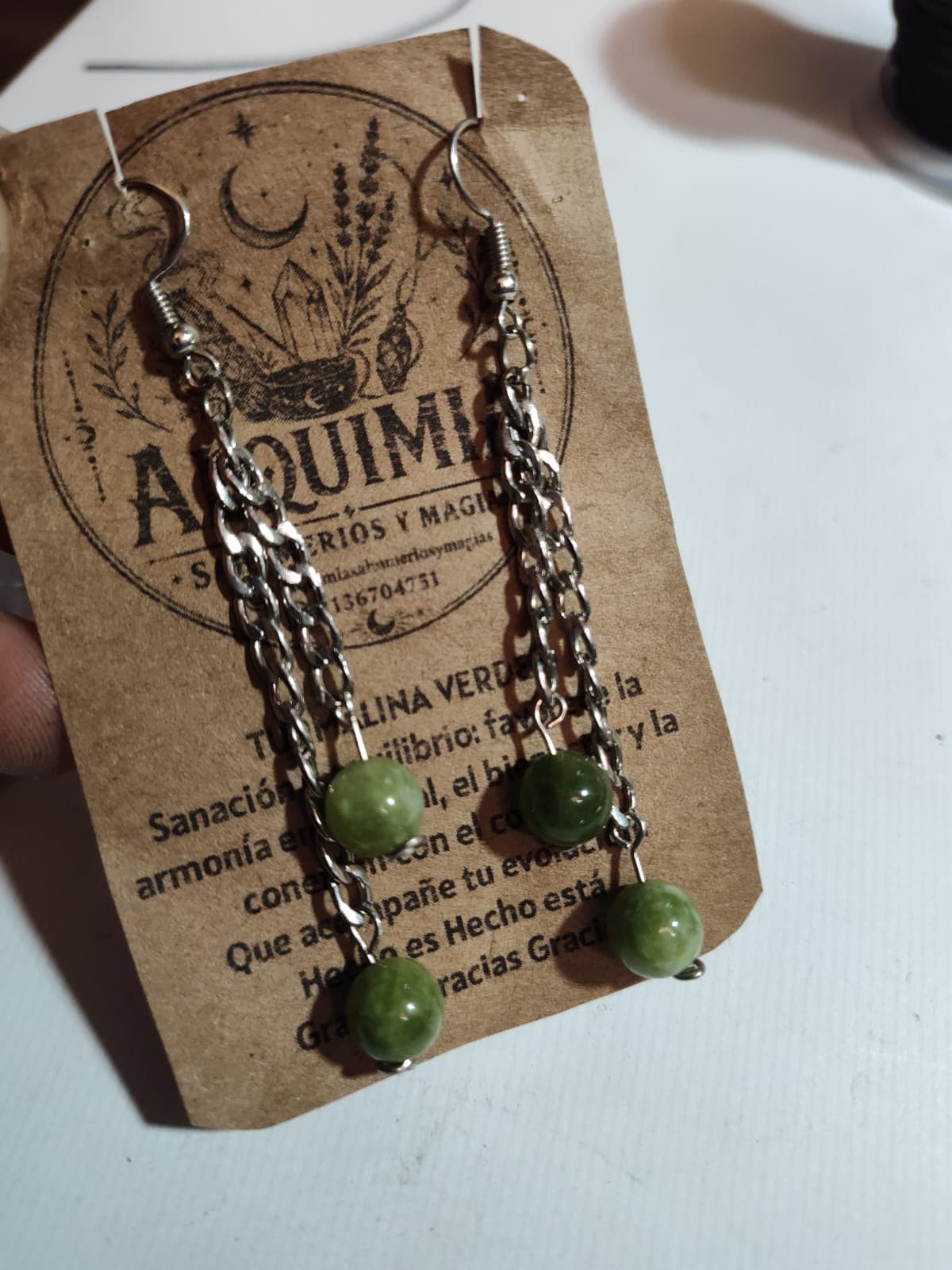 Aros  colgante con turmalina verde y cadena